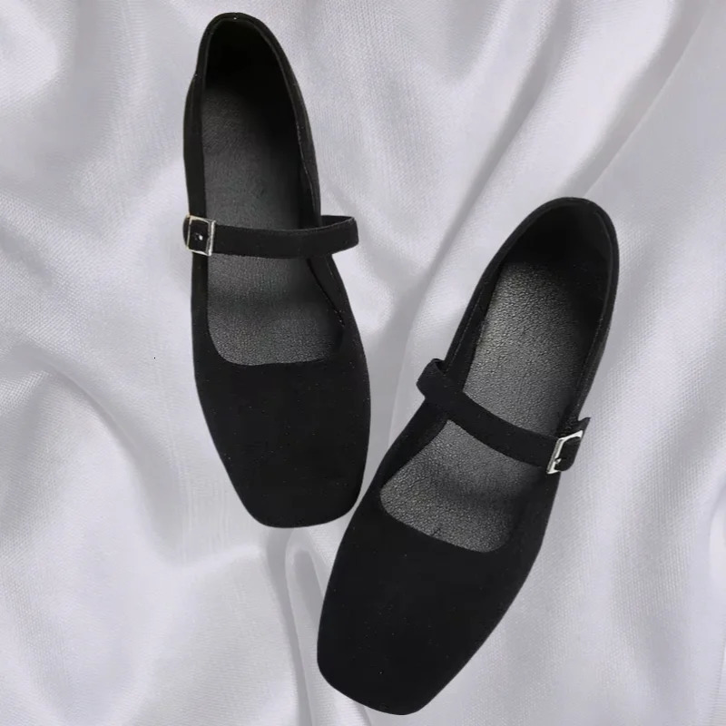 Spring and Autumn Comfortable and Elegant Buckle Flat Shoes Fashion Suede Allmatch Lightmouth Casual Womens Shoes 251021