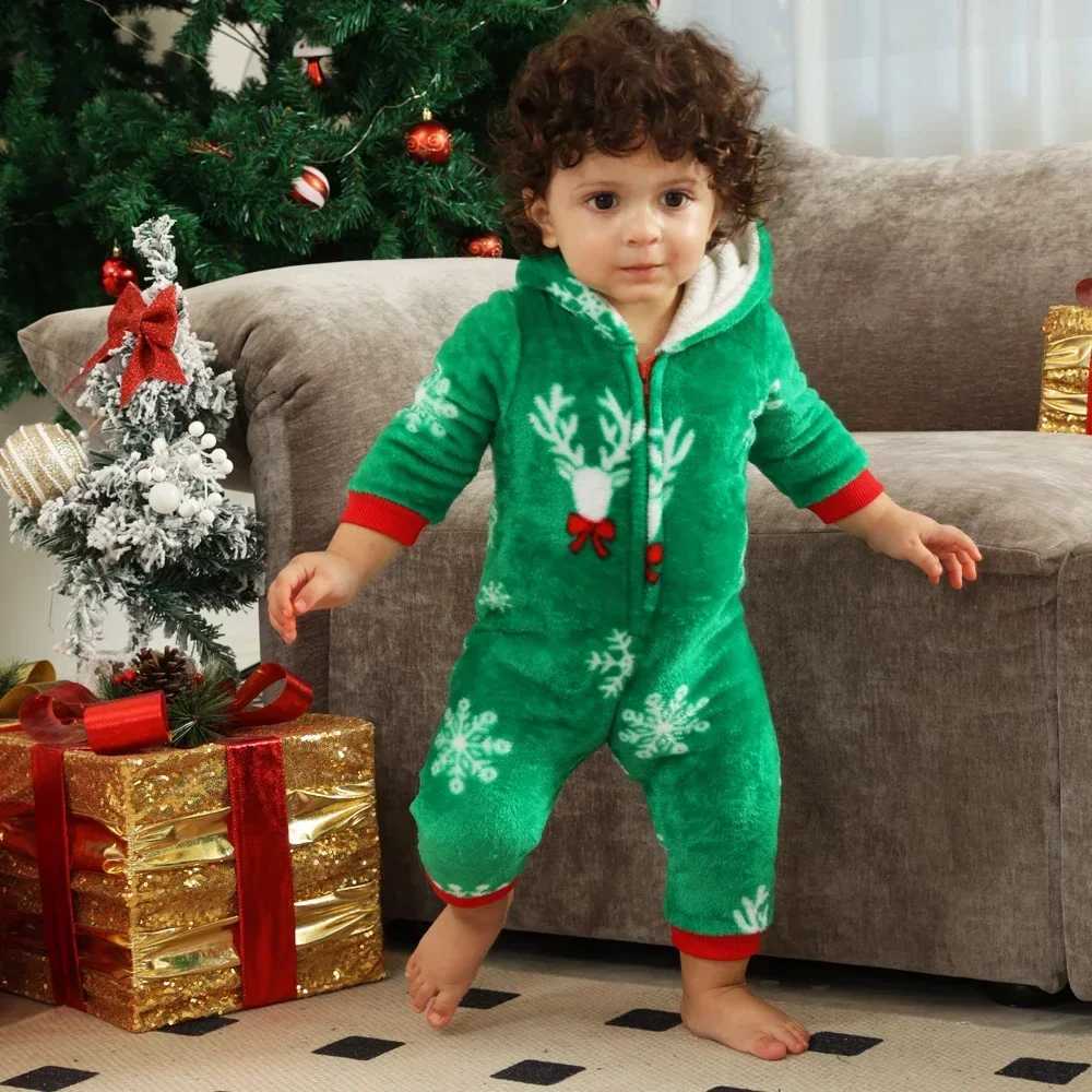 Christmas 2025 Mom Daughter Dad Son Matching Clothes Flannel Onesies Green OnePiece Suit Zipper Hooded Romper Warm Thick Pyjama L2510219A8Z