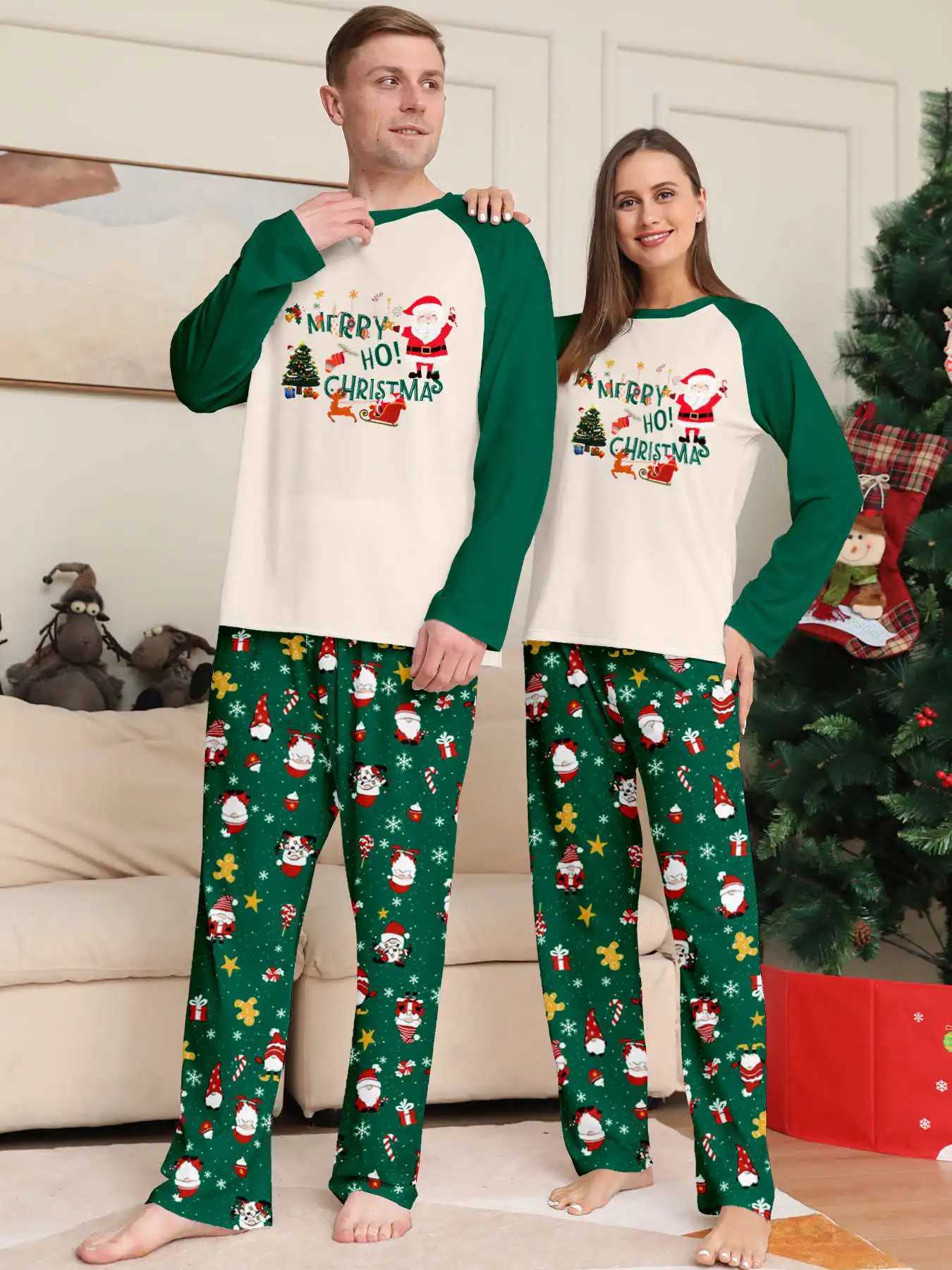 Merry Christmas Family Matching Outfits Green Pattern Mom Dad Kids Pajamas Set Soft Loose 2 Pieces Home Suit Xmas Look Sleepwear L251021P5R2