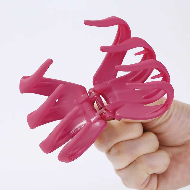 Women Girls Geometric Hair Claw Clamps Metal Hair Crab Moon Shape Hair Claw Clip Solid Color Hairpin Large Size Hair AccessoriesW254021