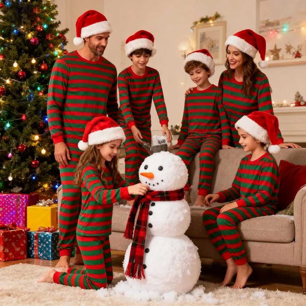 2025 New Family Mathcing Pajamas 2pcs 100 Cotton Sleepwear Suits Men Women Children Casual Comfortable Pyjama Striped Xmas Look L251021YWE3