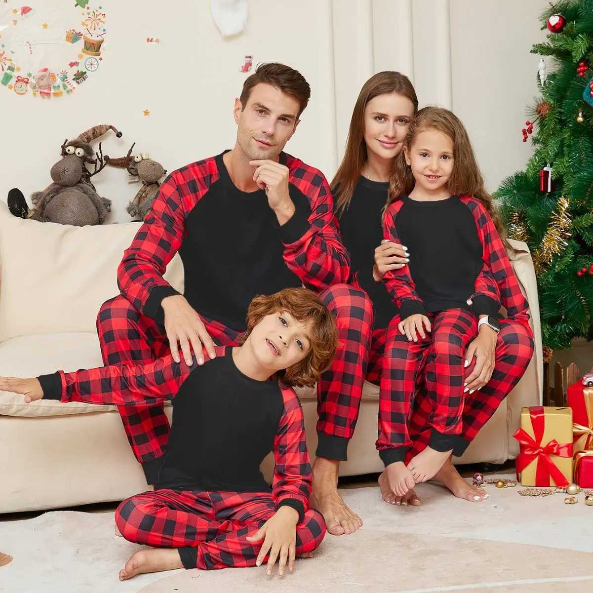 2024 new Christmas solid color plaid family home wear pajamas pajama pants 2 sets mom dad children baby and dog jumpsuit L251021M4PV