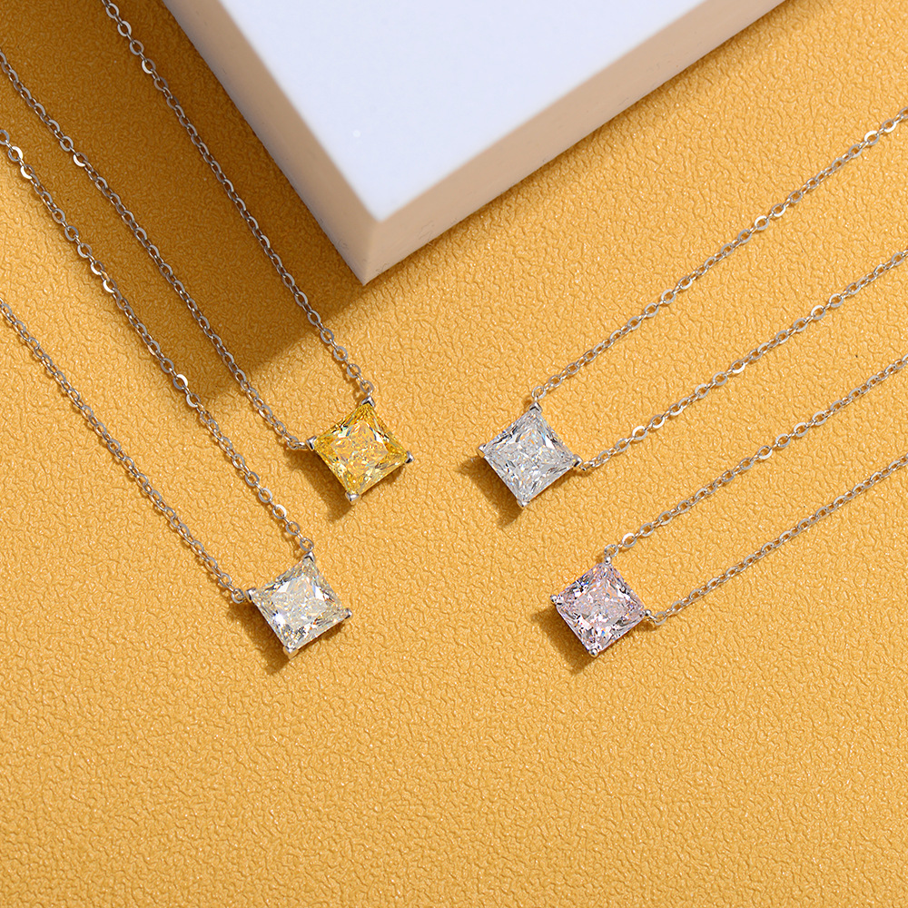 2025 Choucong Sparkling Square Pendant Solitaire Simple Fashion Jewelry Real 100% 925 Sterling Silver Princess Lab Moissanite Diamond Women Clavicle N