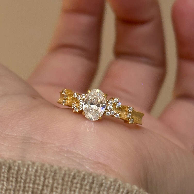 Sparkling Pigeon Egg Vintage Design Style Designer Starry Sky Point Diamond Brushed Elegant Ring