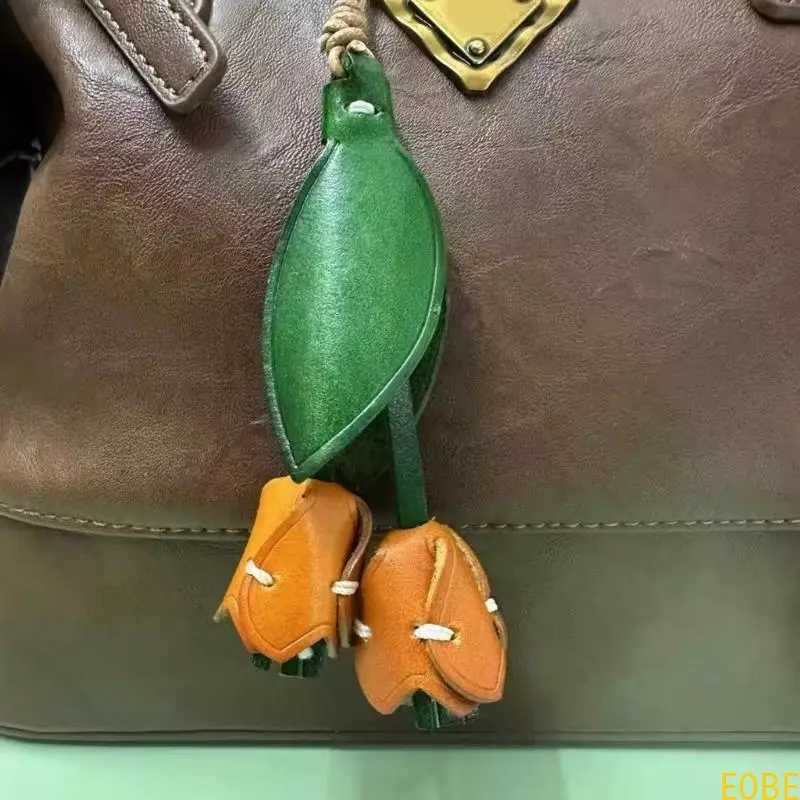 E0BE Stylish Flower Leather Accessory Handmade Leather Flower Adornment Key Rings Pendant Accessory For Versatile Use W251021