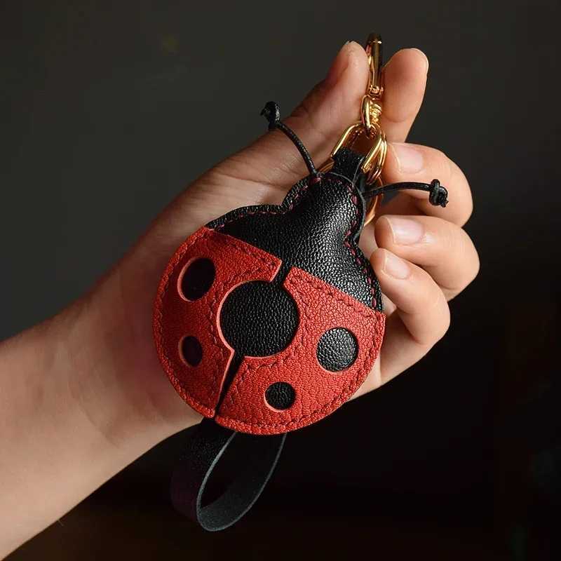 Handmade leather insect series scarab keychains bag pendant key ring Christmas and New Year gifts key chain W251021