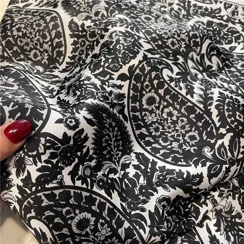 New Paisley Print Square Scarf Soft Satin Bandana Vintage Windproof Head Wrap Shawl Imitation Silk Travel Beach Towel W251021