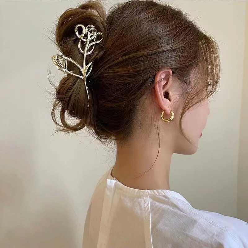 Hollow OutTulip Clamping Hair Clip for Women Korean Style Hair Claws Ins Style Metal Hairpin Style Gold Color Hair AccessoriesW254021