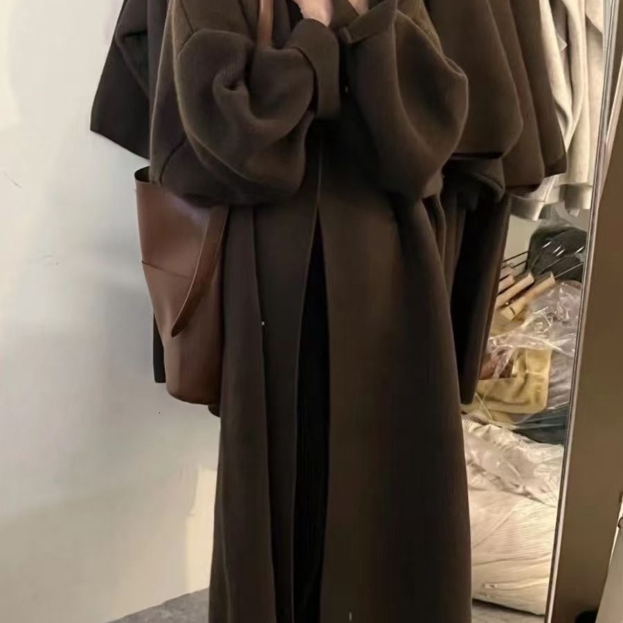 Autumn and winter new women's slim fit knitted cardigan designer elegant and fashionable loose jacket long sleeved jacket