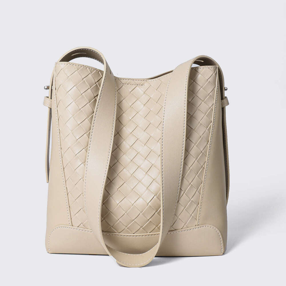 Women's large bag water bucket new crossbody shoulder bags leather large capacity fashionable commuting