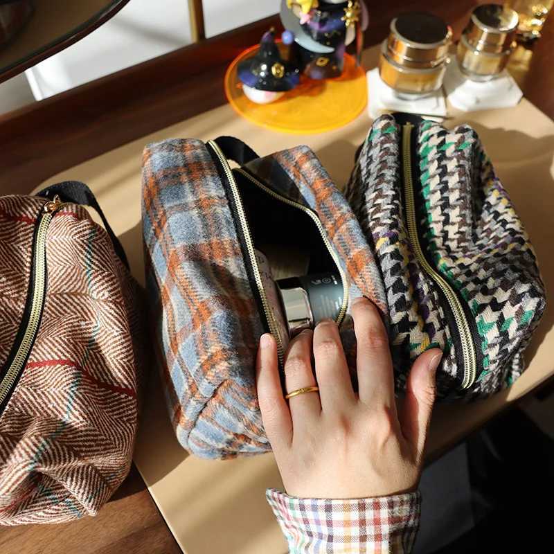 Plaid woolen cosmetic bag multifunctional portable large storage bag small portable threedimensional toiletry bagW251021
