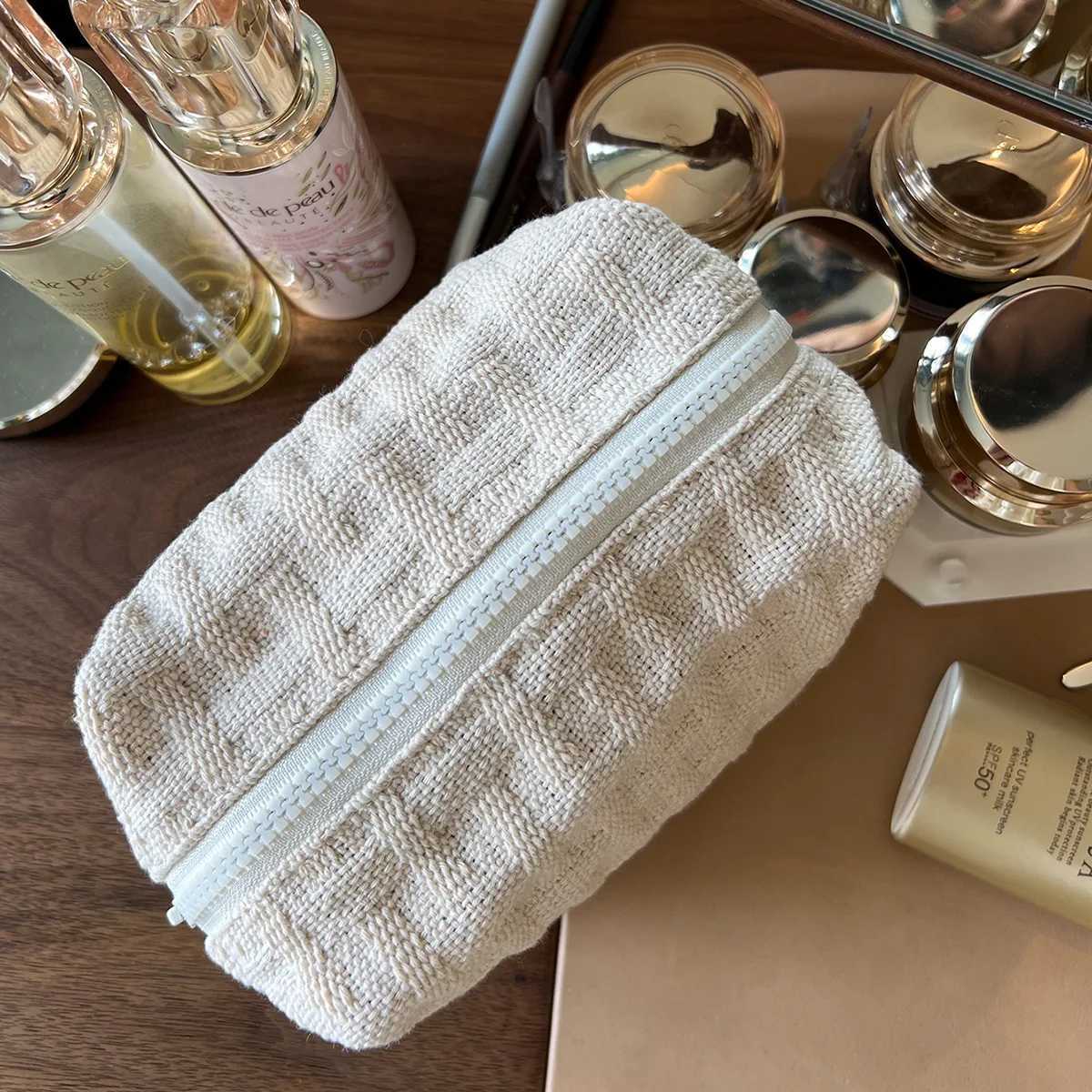 Carryon Portable Premium Makeup Bag with Large Capacity Simple Canvas Threedimensional Storage Bag Solid ColorW251021