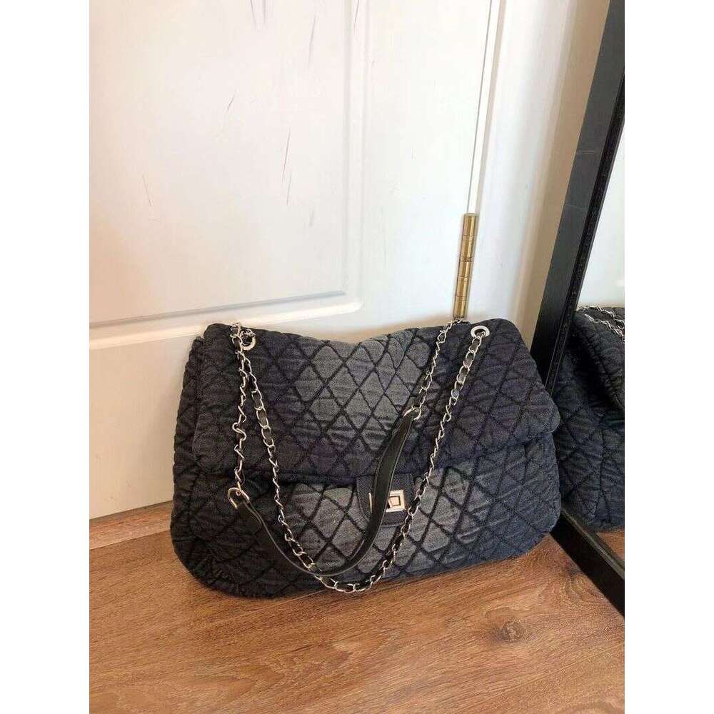 Hot Selling Cowboy Wandering Grid Crossbody Ink Wash Versatile Commuting Shoulder Bag Fashionable Chain Dyed Women's New Designer Bags Free Labub