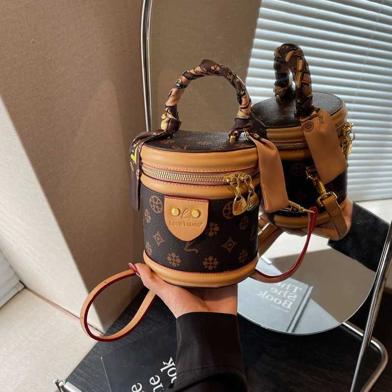 New Printed Fa Cai Bucket Oblique Span Portable Bucket Bag Fi Versatile Tide Bag Premium Textured Tide Cosmetic Bag Y251022