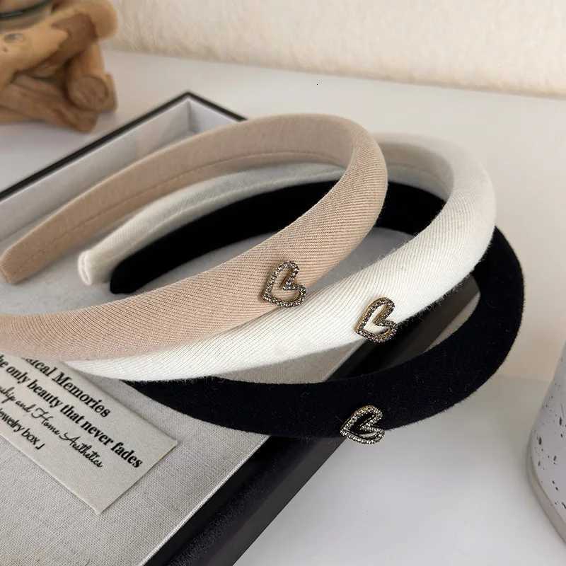 Rhinestone Heart Sponge Headband Hairband for Woman Girls Sweet Temperament Hair Hoop Autumn Winter Fashion New Hair Accessories V251022