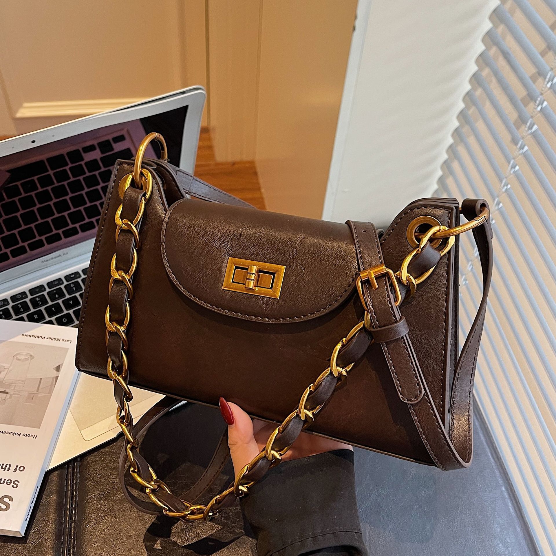 Luxury Brand Designer Bag French Fashion Women's Bag 2025 Autumn Winter New Simple Stylish Niche Design Single Shoulder Underarm Bag Small Square