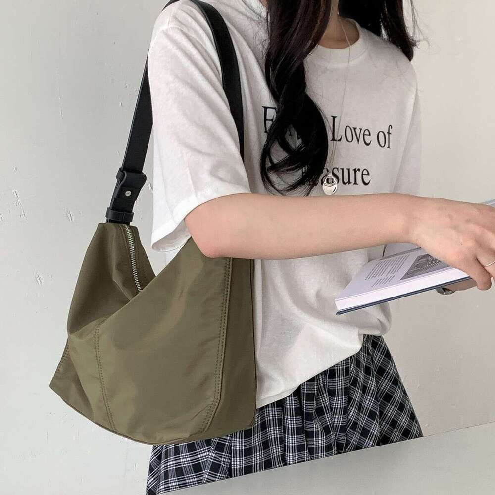Minimalist Single Shoulder Commuting High-End New Fashion Korean Style Niche Women's Nylon Casual Bag For Women B5