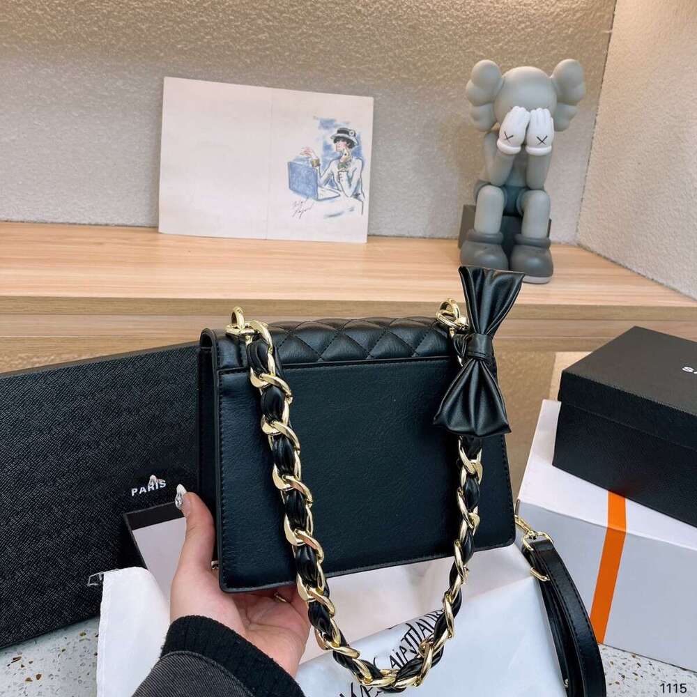Celebrity Versatile Shoulder Lo Bag Crossbody Retro Capacity Saint Internet Bag Feel Elegant Large High-end Tote New Bag