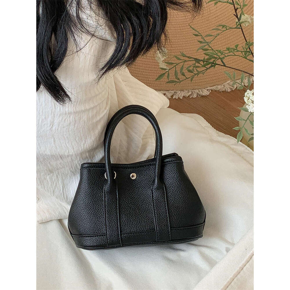 Korean Canvas Ins Style Stitching Contrast Color Design New Crossbody Commuting Versatile Pu Leather Handheld Shoulder Bag B5