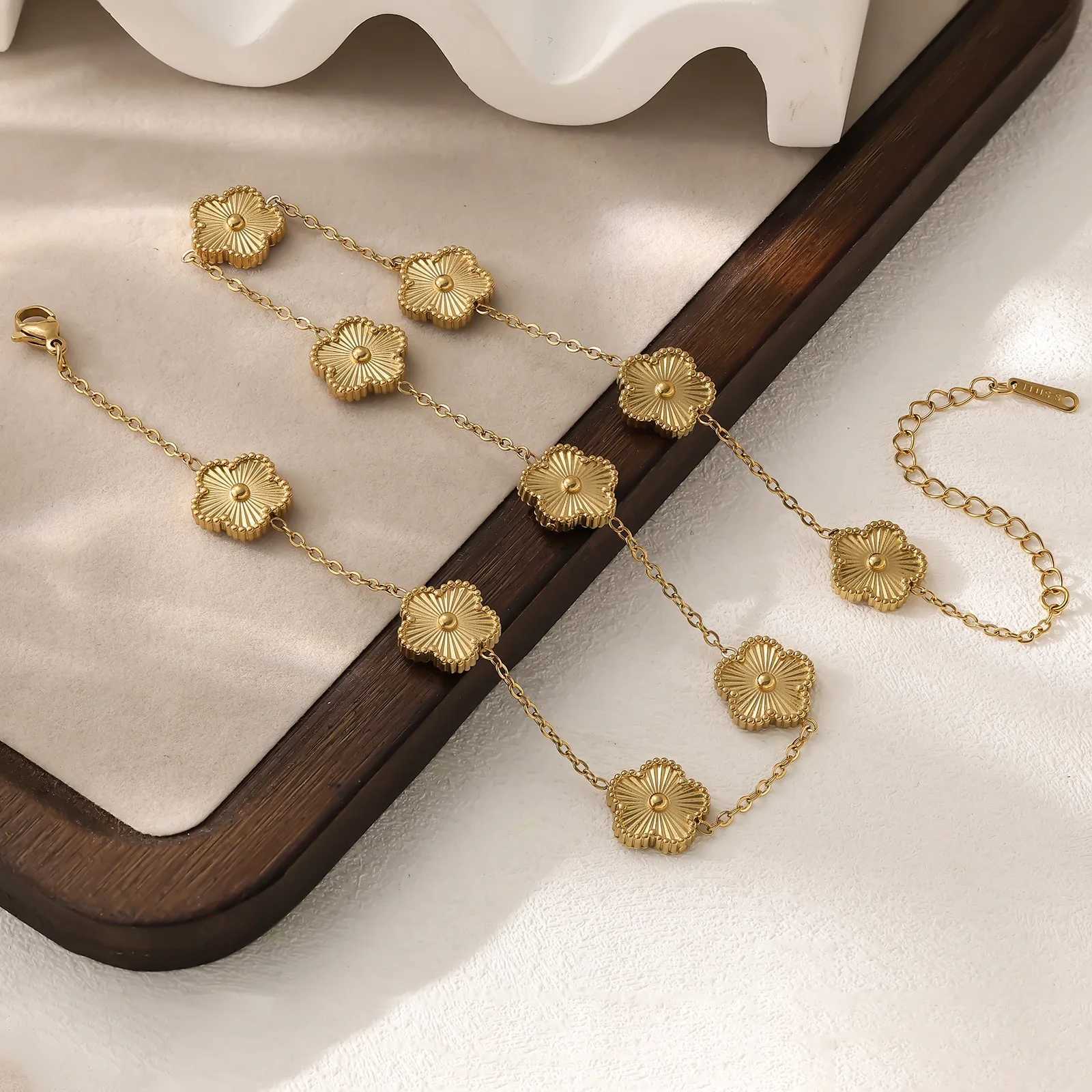 Botanical 10 Flowers Stainless Steel Five Leaf Flower Necklace MiBonimalist for Woman Girl Casual Vacation Luxury Jewelry Clover V251022