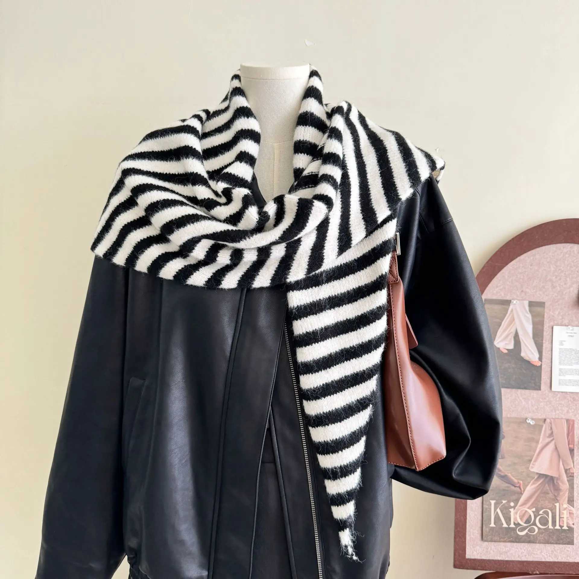 Women Wool Blend Knit Scarf Winter Warm Striped Triangle Neck Warmer Soft Lightweight for Coats Jackets Casual Outfits J2511181
