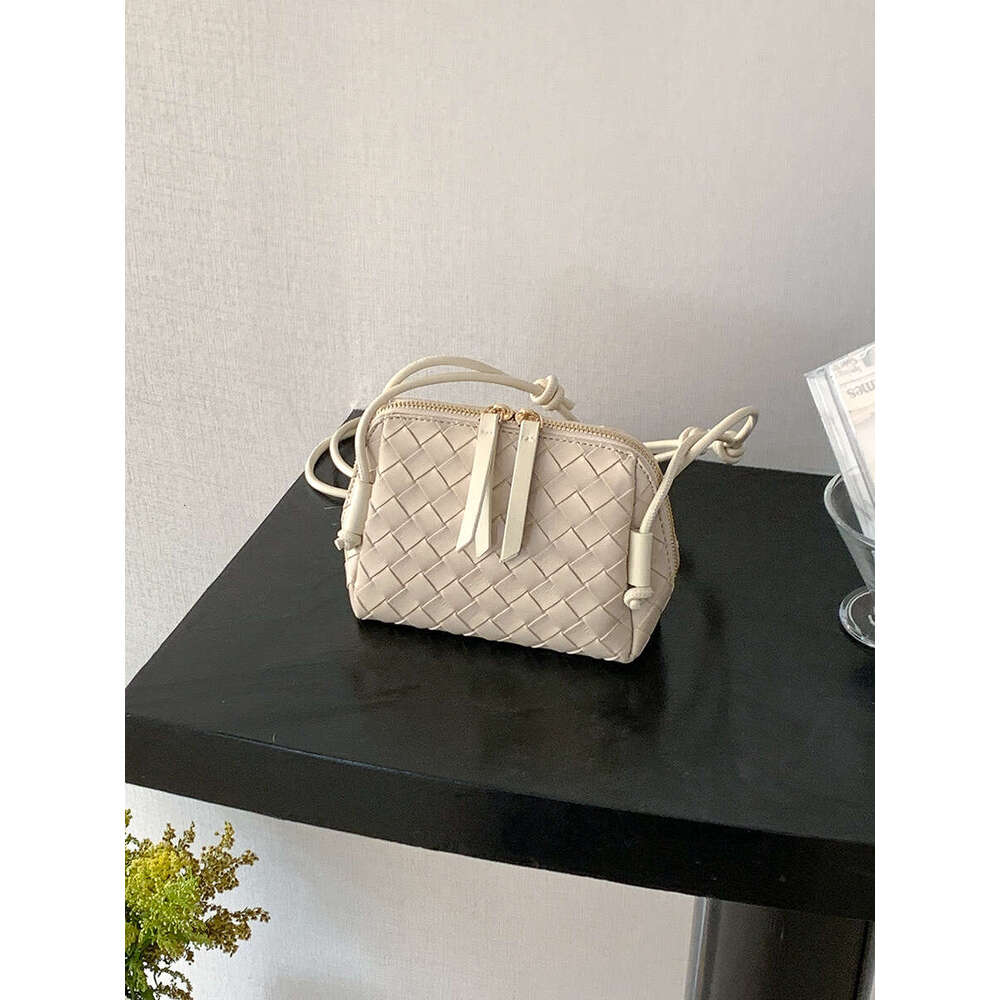 New Single Shoulder Crossbody Summer Versatile Small Square Double Zipper Textured Woven Bag For Women B5