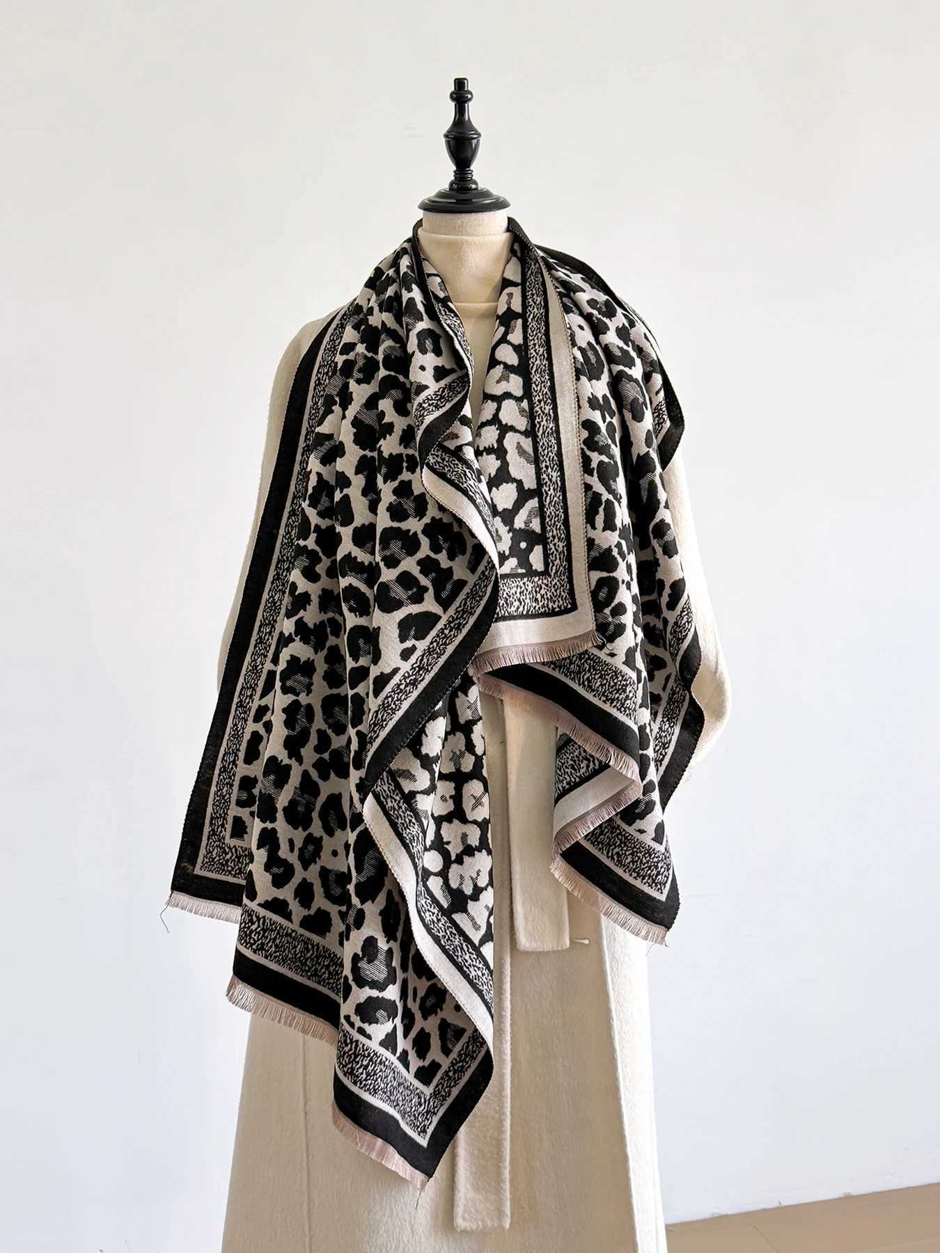 Winter Elegance Thick Faux Scarf for Women TwoSided Warm Soft Shawl Wrap Feminine Patterned Blanket for Cold Weather J251129