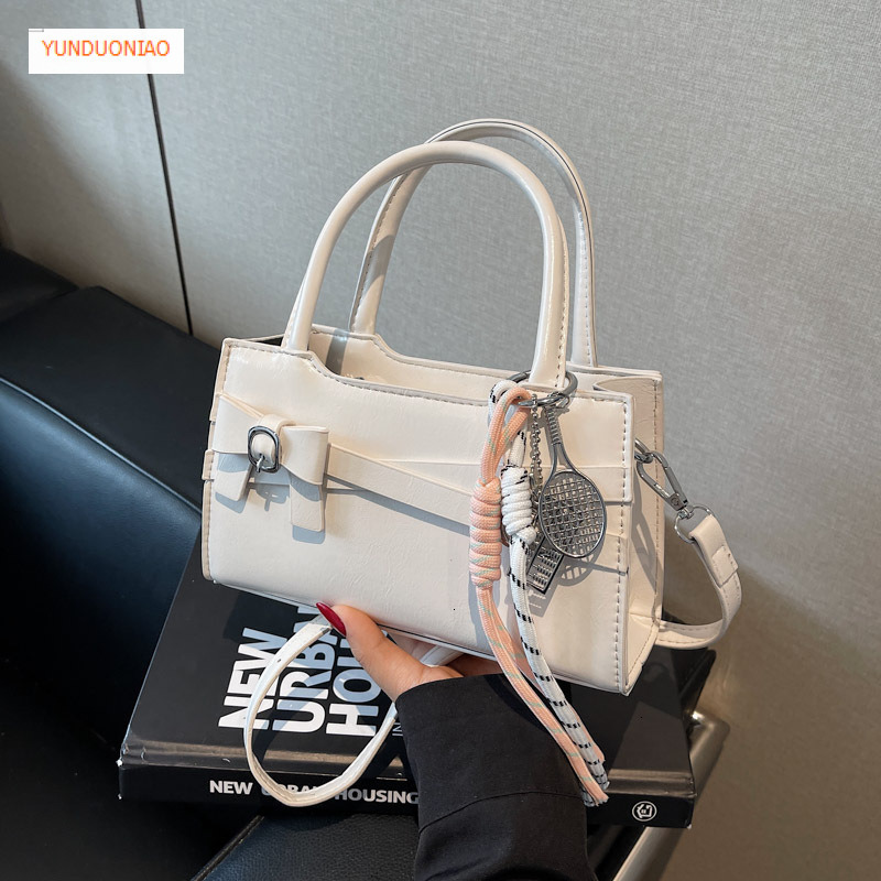 Luxury and fashionable bow small square bag casual autumn and winter new Korean retro style trendy elegant women's shoulder bag designer bag