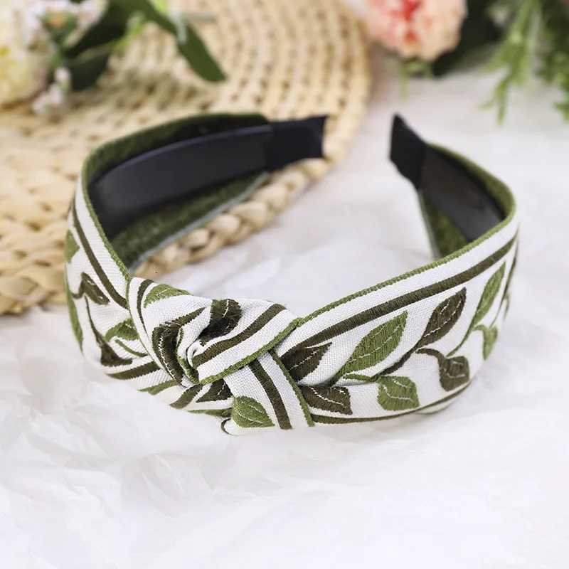 Levao Female Ethnic Hairband Embroidery FlowerLeaf Headband Head Bezel for Women Cross Knotted Hair Hoop Headbands Headwear V251022