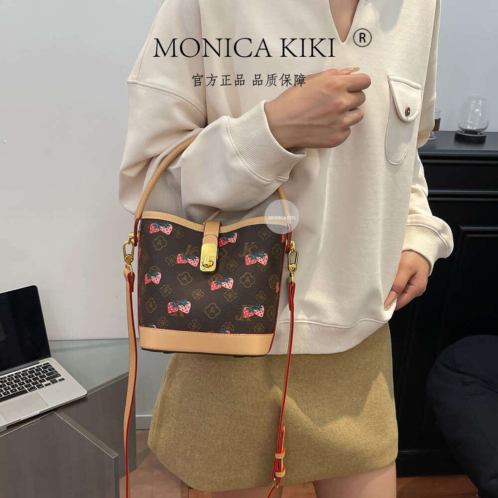 Designer Bag for Womens Bucket Bags Strawberry Printed Large Capacity Handbag Light Style Suitable Office Commuting Crossbody Bag
