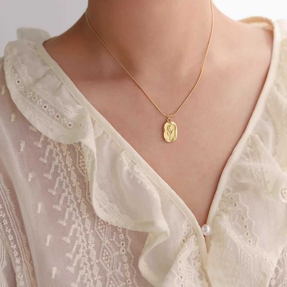 Retro Embossed Tulip Pendant Necklace For Women Personalized Gold Color Silver Color Stainless Steel Necklace Party Jewelry V251022