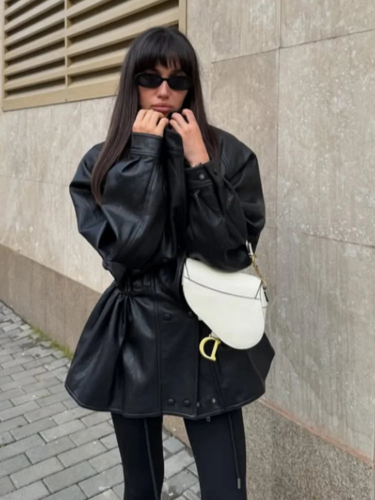 Retro Short Leather Jacket Women Black Chic Stand Collar Zipper Pocket Cinchedwaist Jackets Lady Autumn Daily Highstreet Coat 251017