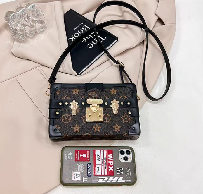 Free shipping Designer Patterned Trunk Bag with Metal Decoration Daily Occasion Wear Fashion Stylish Versatile Trendy