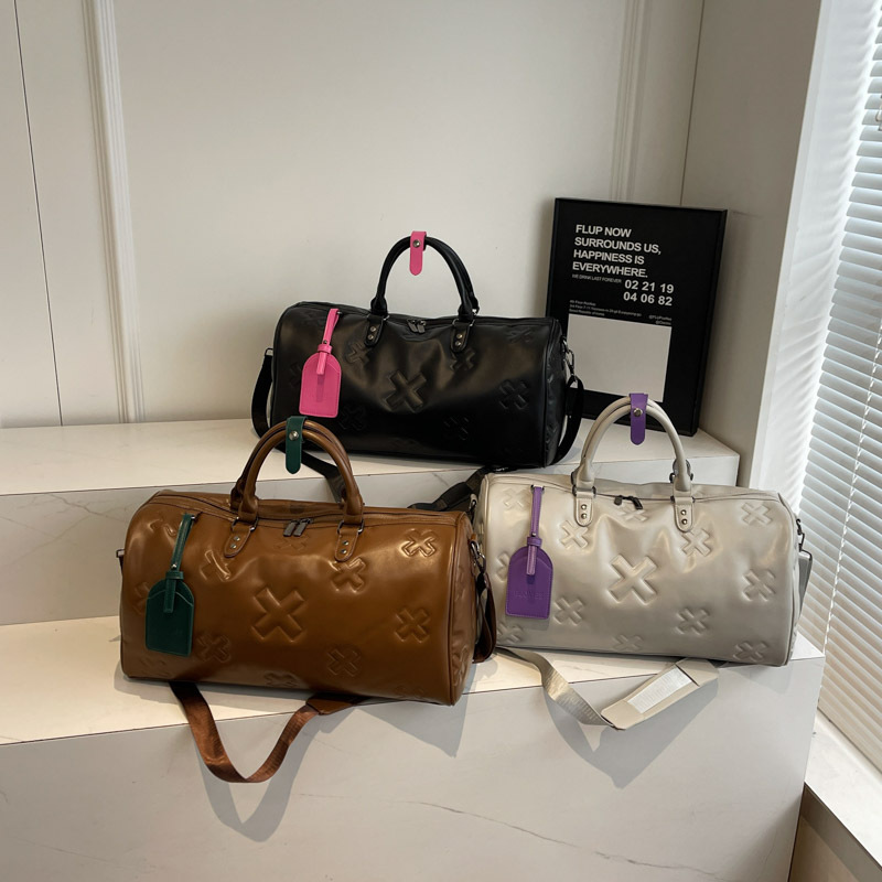Luxury Duffel Bags 2025 New Embossed Women's Travel Bag, Large Capacity Tote Sling Gym Bag, Korean Style Fashion Shoulder Bag for Sports