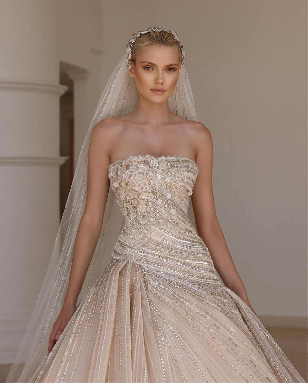 Luxury Wedding Dress Strapless Beaded Crystal Flowers Bridal Gown Customized Wedding Women Bride Wear Vestidos De Novia