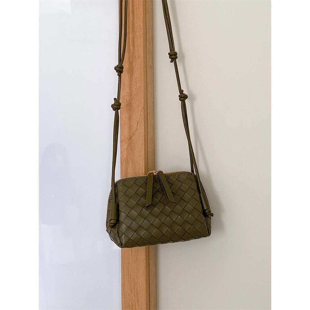 New Single Shoulder Crossbody Summer Versatile Small Square Double Zipper Textured Woven Bag For Women B5