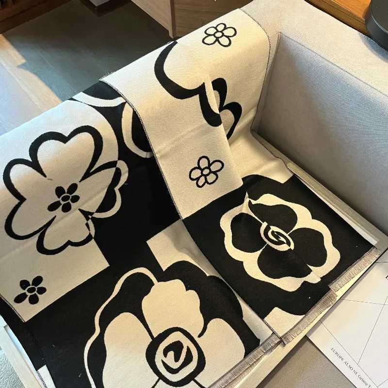 2025 NEW Elegant Women Flowers Soft Scarf Long Shawl Wraps Autumn Winter Neckerchief Spring Summer Travel Cape Echarpe J251129