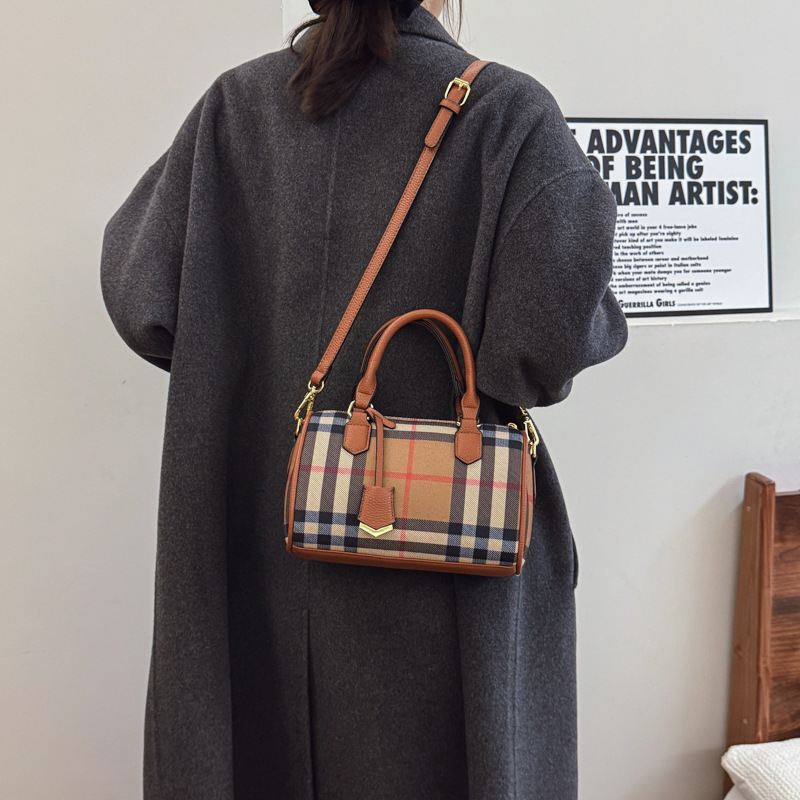 Free Shipping 2025 designer shoulder bags for womens fashion classic check plaid tartan boston bag