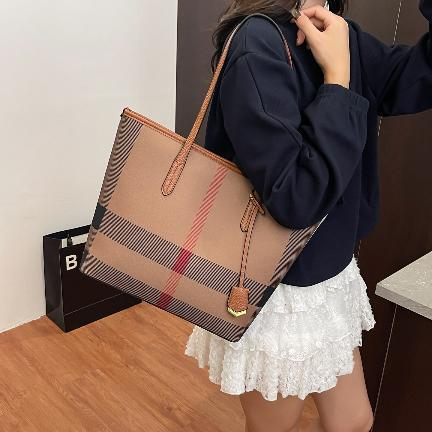 Free delivery designer tote bag Shoulder Bags For woman casual handbag chain messenger bag crossbody Bucket Bag