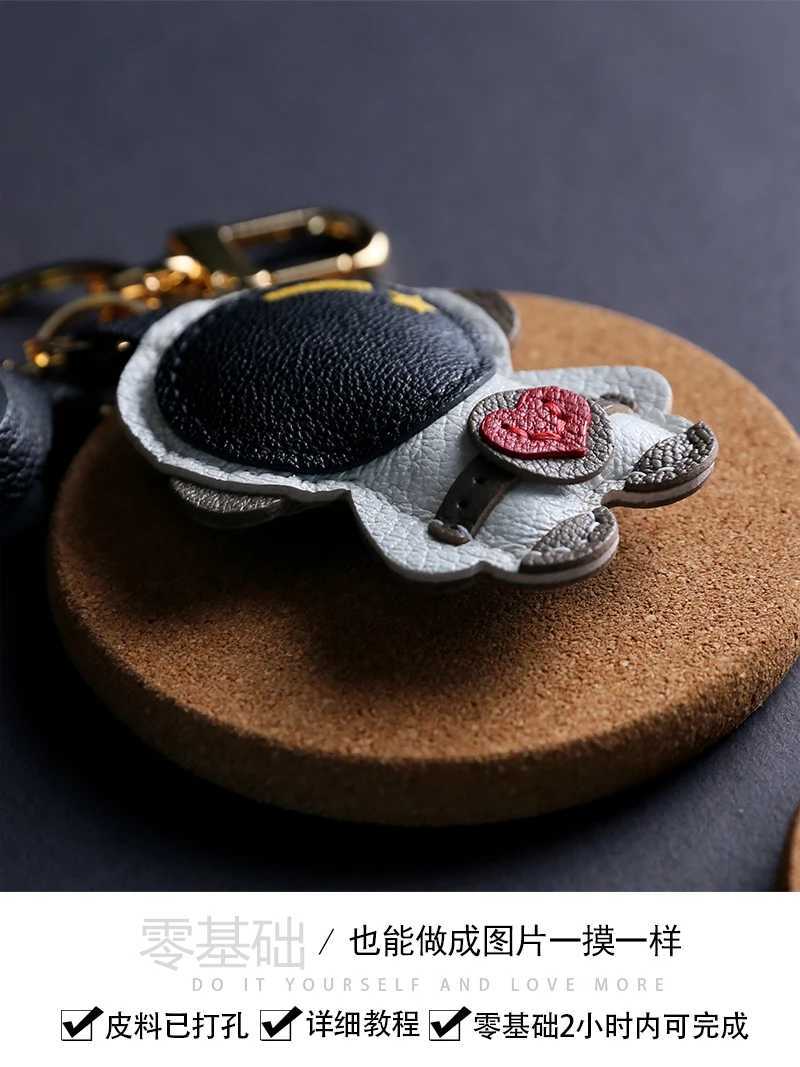 Handmade leather Bag charm Astronaut leather custom car keychain bag pendant exquisite car personalized pendant Birthday gift J251121