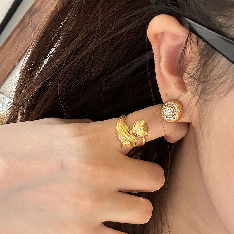 Little Girl Light Luxury Sparkling Gold Nine-Tailed Fox Brushed 3D