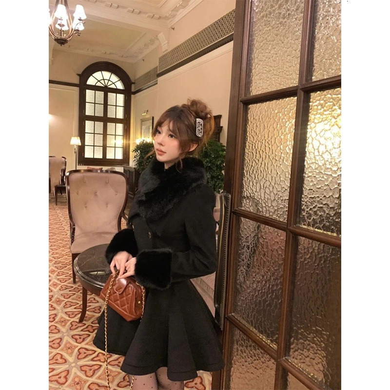 Vintage Black Wool Blends Coats Women Elegant Faux Collar Woolen Jacket Korean Long Sleeve Outerwears Winter Overcoat 251020