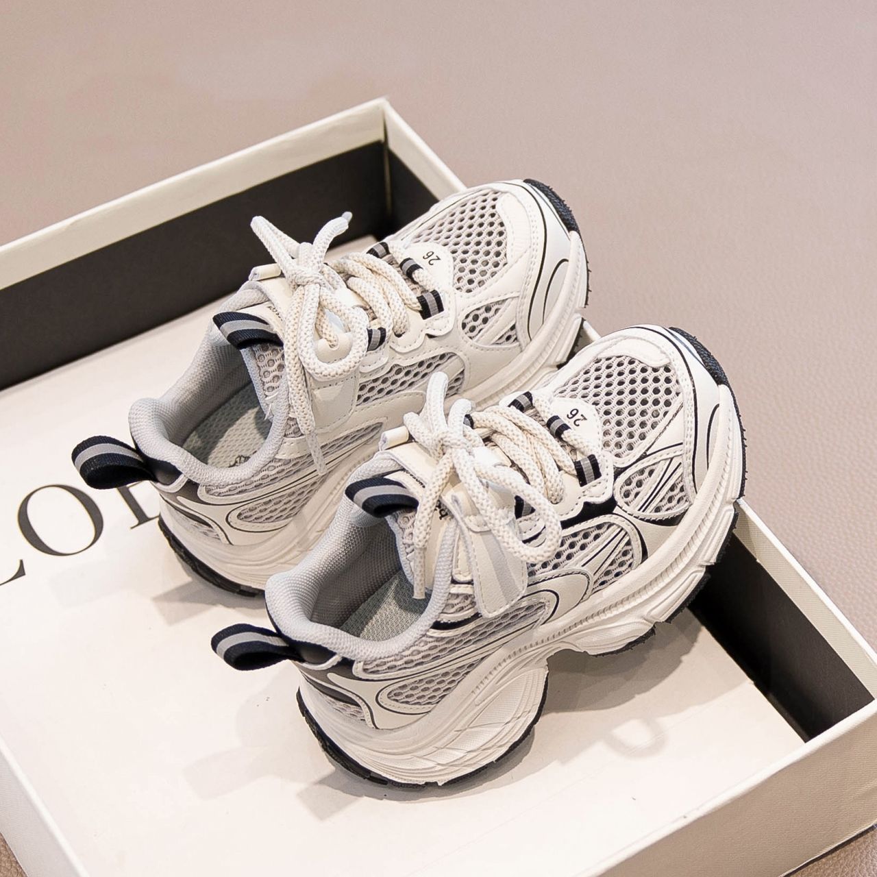 Free shipping Fashionable breathable mesh sports style children's mesh shoes spring autumn men shoes girls dad shoes new