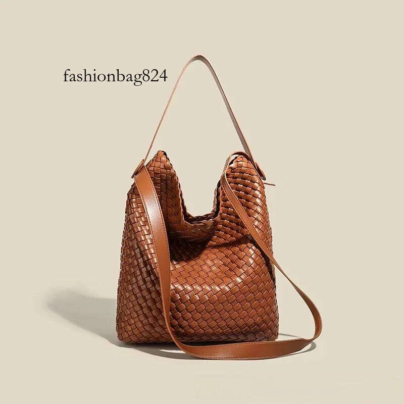 High-End Handwoven Bucket Large Capacity Single Shoulder Underarm Casual Commuter Crossbody Women's Bag
