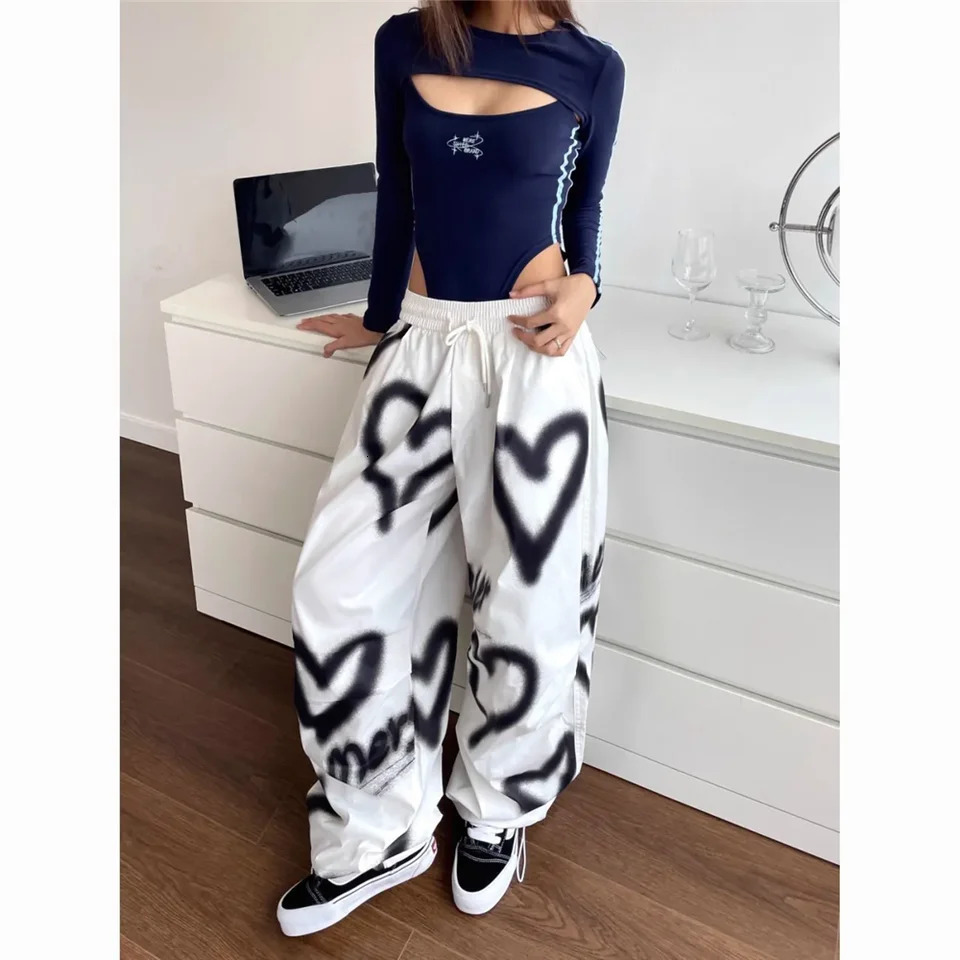 Love Graffiti Wide Leg Pants Women Y2K Elastic High Waist Streetwear Loose Drawstring Jogging Trousers Korean Casual Sweatpants 251017