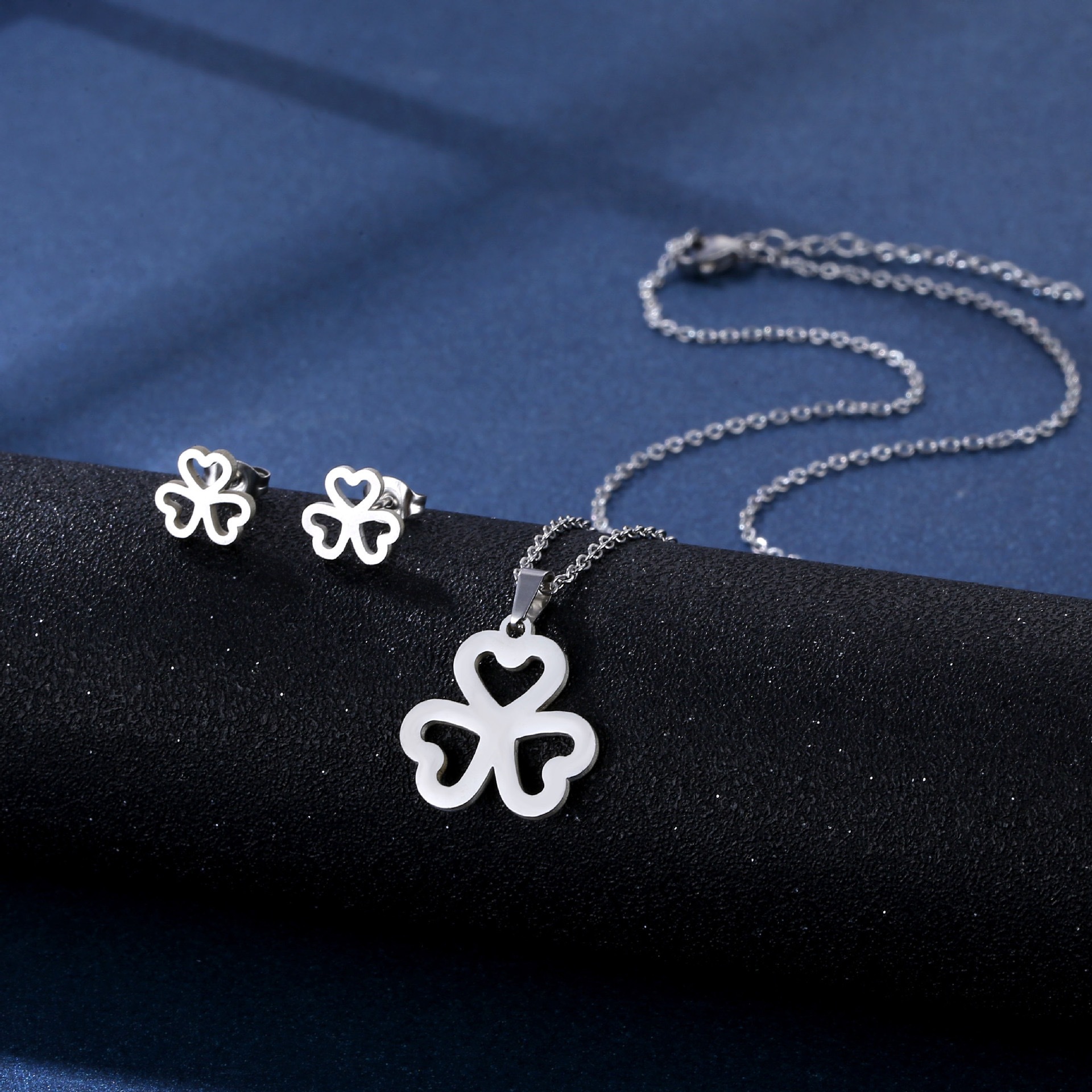 Designer necklace earring set Luxury necklace diamond studded clover flower necklace simplicity necklace for women free shipping heart necklace gift