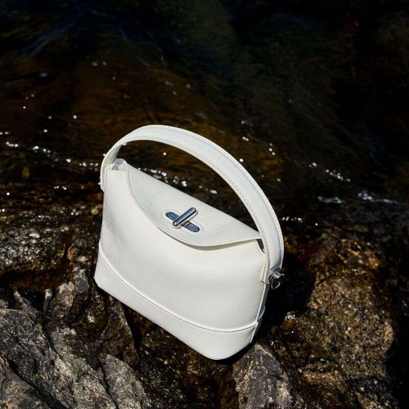 Head Layer Handbag Bucket Bag, Spring New, Light High-end Leather Women's Bags