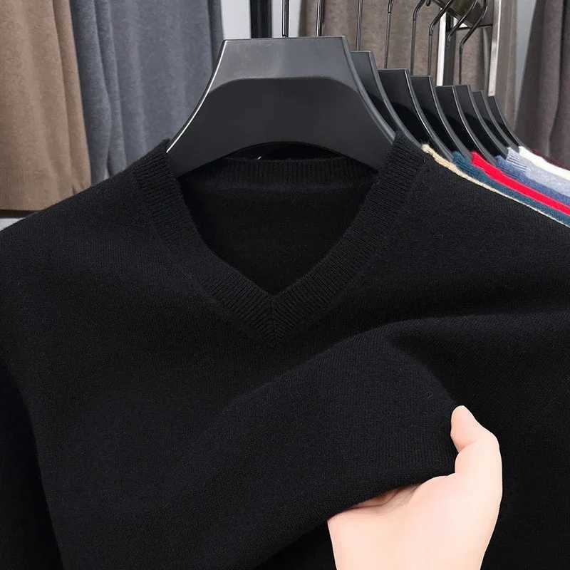 New Sweatwear Mens V Neck Basic Solid Color Sweaters Round Neck Elastic Pullovers Warm Autumn Knitted Oversized Sweater MenXJ251022