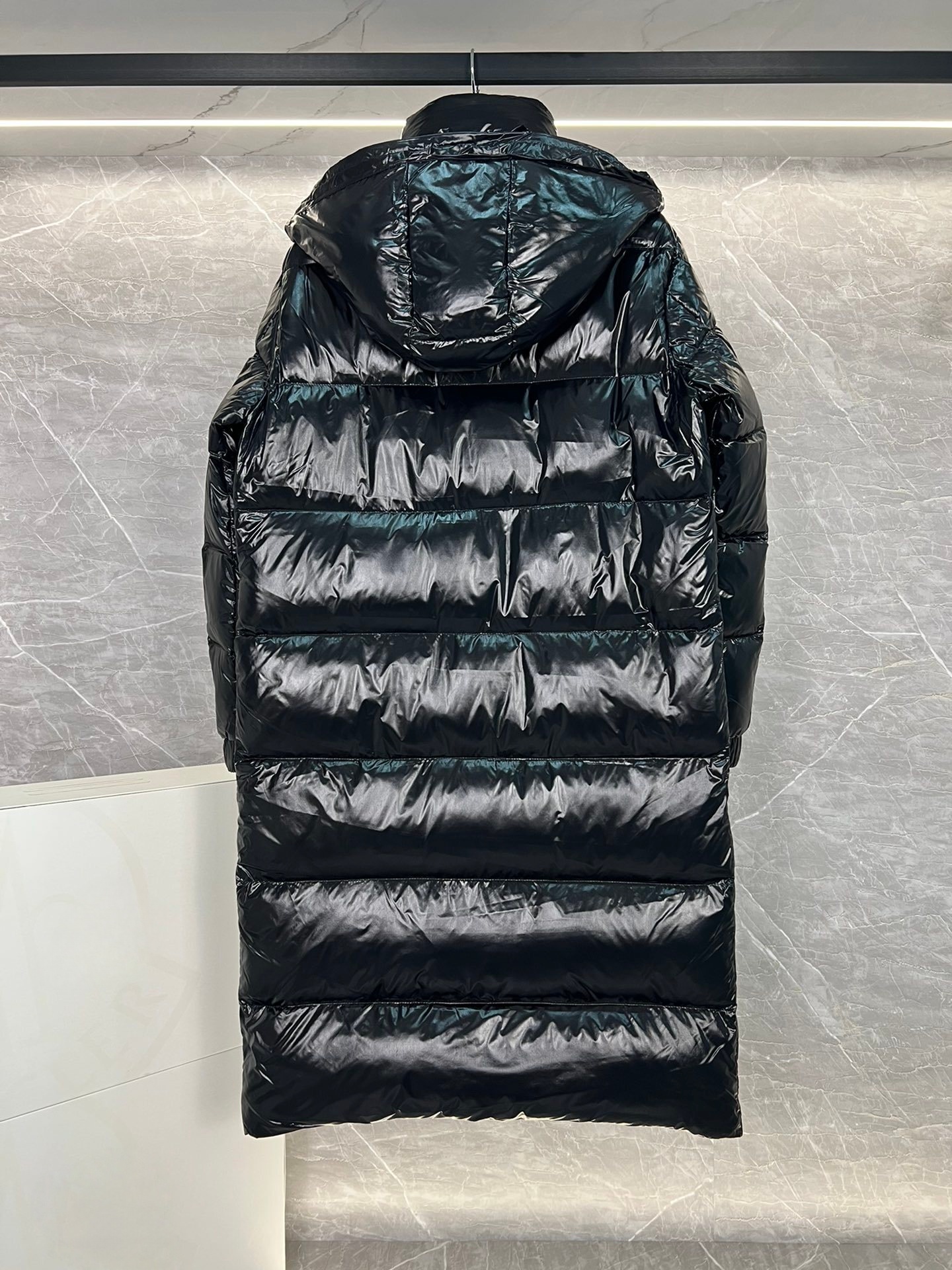 Trendy Lightweight Male Outdoor Parka with Durable Fill