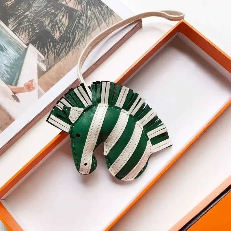 Zebra Head Bag Pendant Premium Zebra Pendant Sheepskin Leather Handsewn Pony Car Pendant Bag Charm J251121